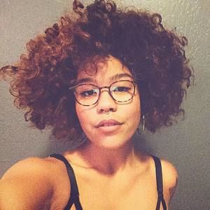 Meet your Posher, Alexis